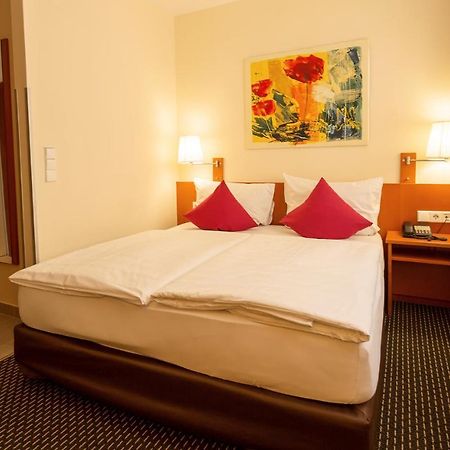 Central Hotel Loewen Фельдкирьх Экстерьер фото