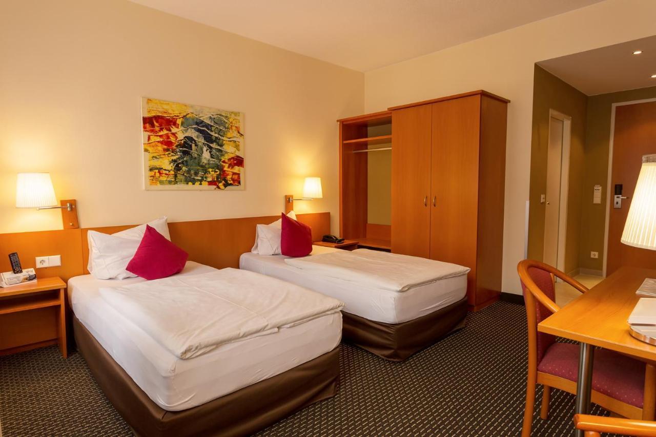 Central Hotel Loewen Фельдкирьх Экстерьер фото