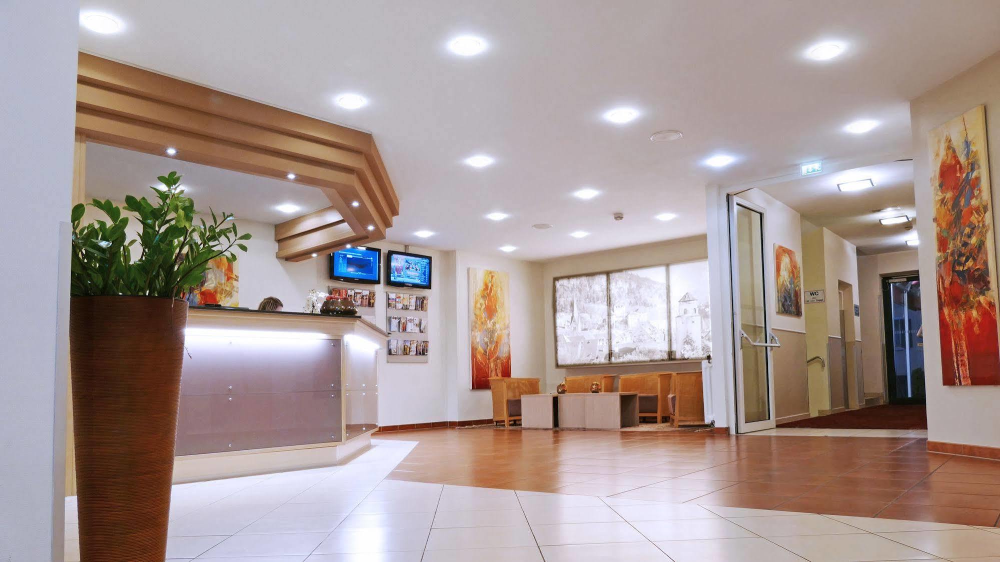 Central Hotel Loewen Фельдкирьх Экстерьер фото