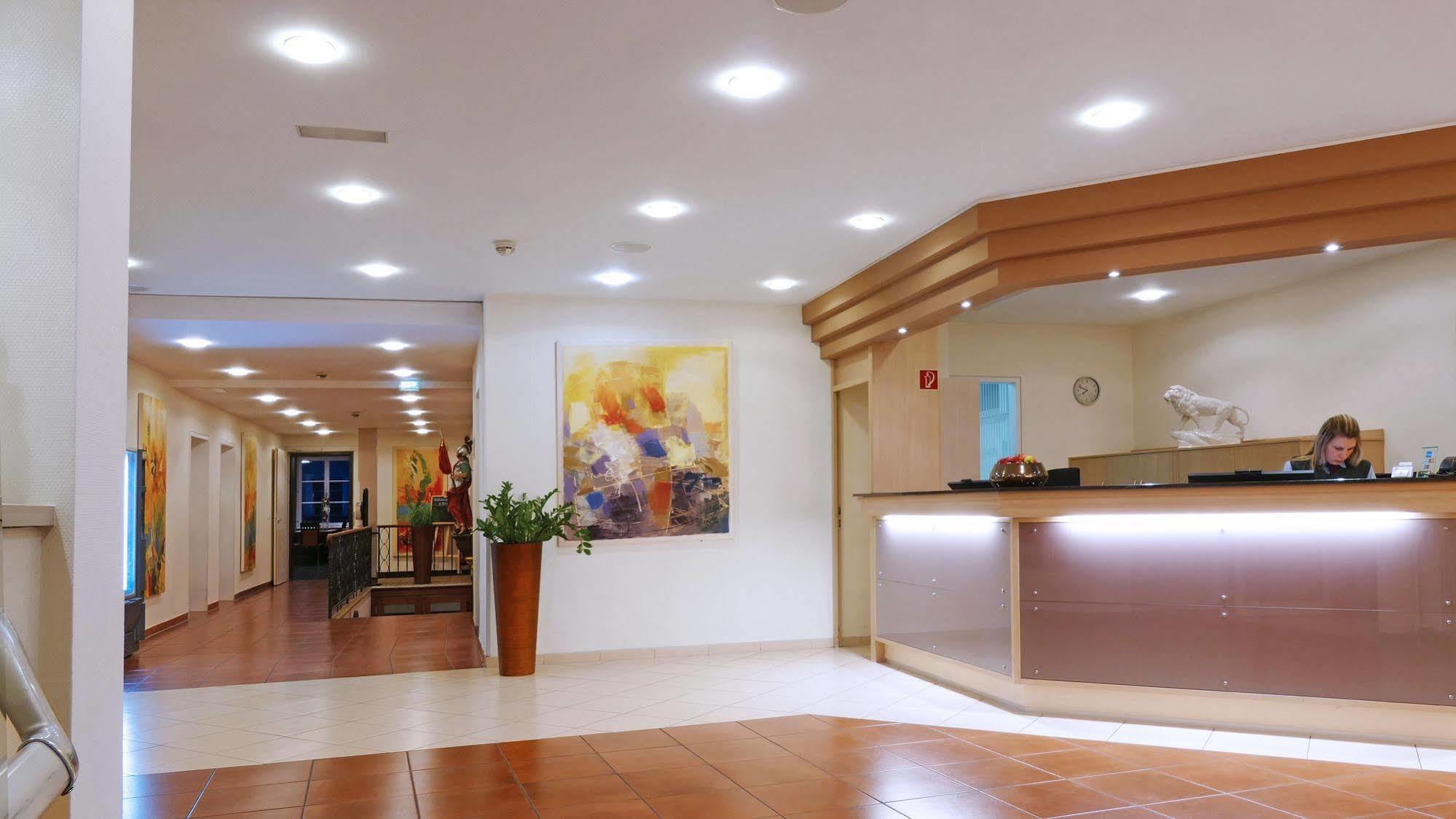 Central Hotel Loewen Фельдкирьх Экстерьер фото