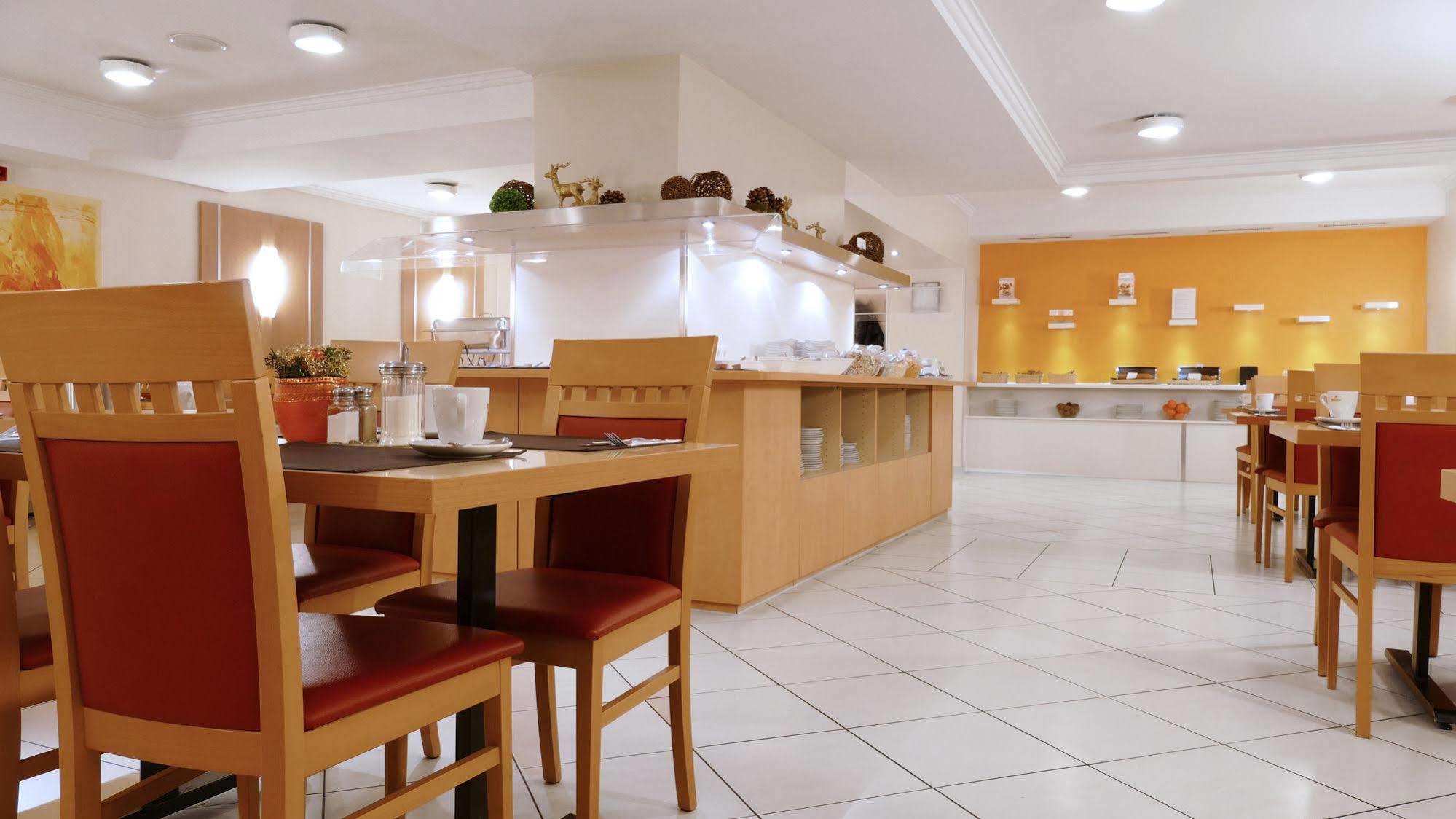 Central Hotel Loewen Фельдкирьх Экстерьер фото