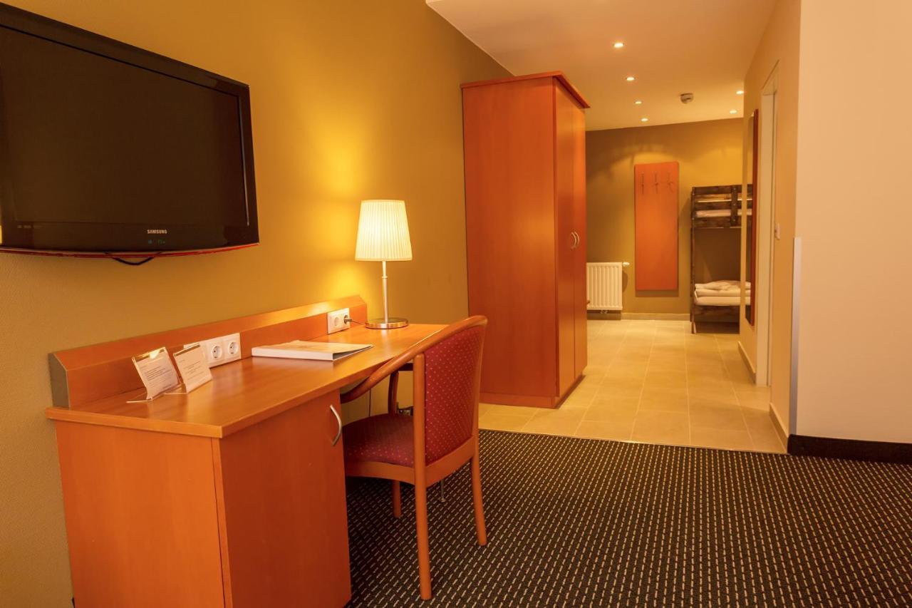 Central Hotel Loewen Фельдкирьх Экстерьер фото
