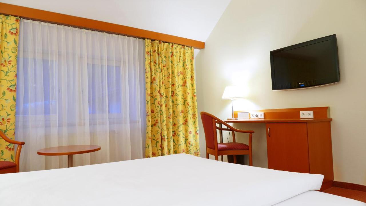 Central Hotel Loewen Фельдкирьх Экстерьер фото