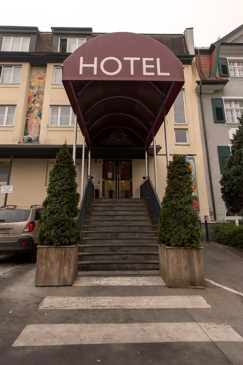 Central Hotel Loewen Фельдкирьх Экстерьер фото