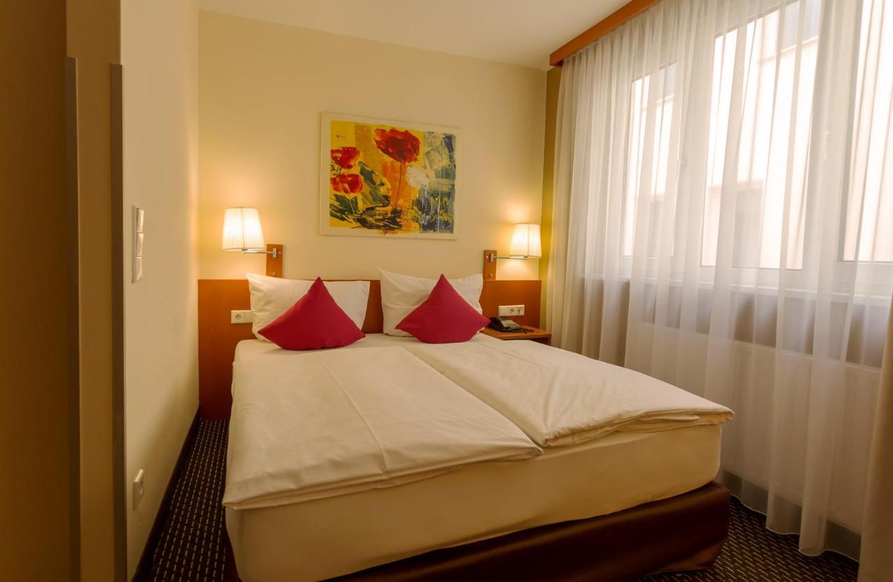 Central Hotel Loewen Фельдкирьх Экстерьер фото